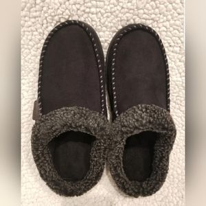 Dearfoams Men's Brendan Microfiber Indoor/Outdoor Suede Clog M 9-10